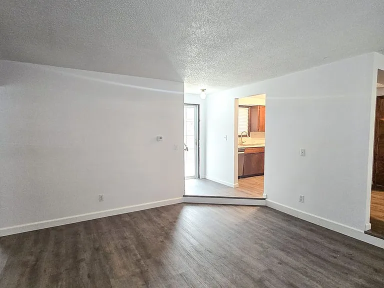 11613 Pacific Ct NE — Photo 3