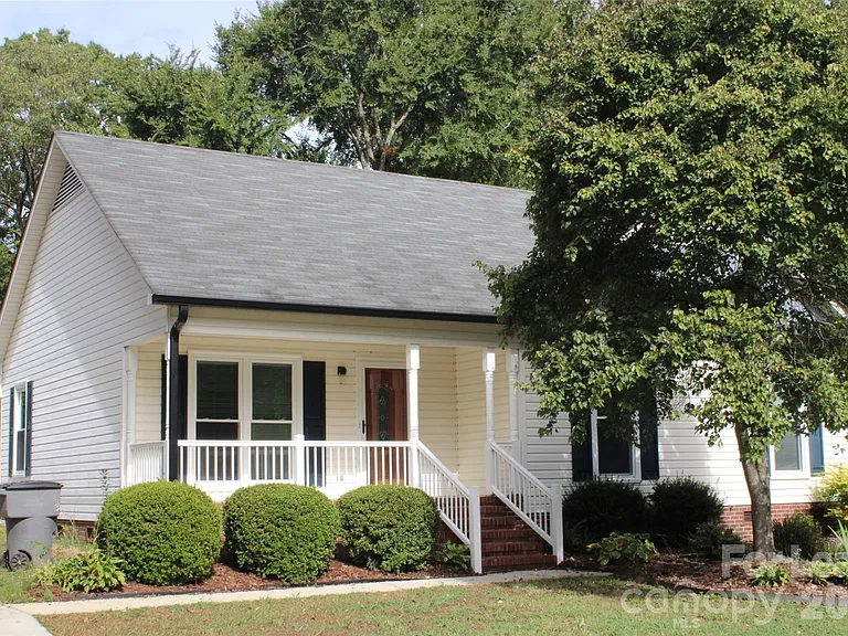 2212 Crosswinds Ct — Photo 2