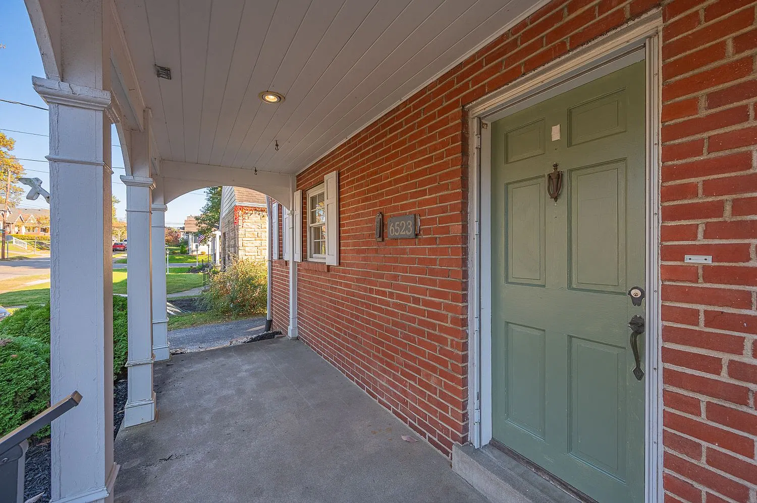 2 bed, 1128 sqft, $1,950 — Photo 2