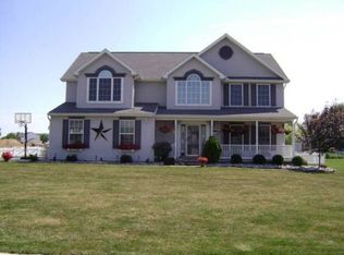 205 N Allwood Dr, Hanover, PA 17331