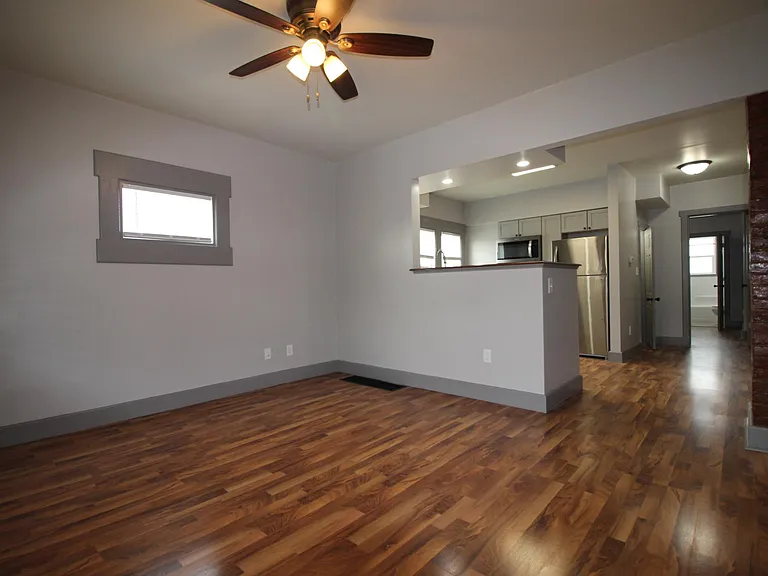 1412 Shelby St — Photo 6