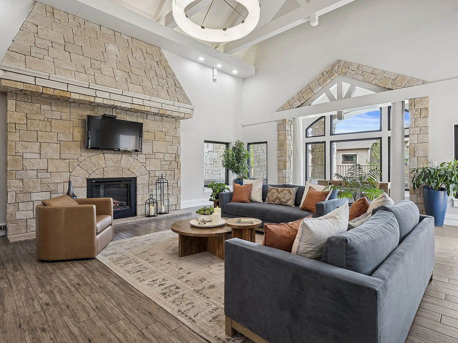 Grand Centennial Apartments — Photo 3