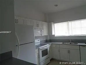 3856 SW 48th Ave — Photo 7