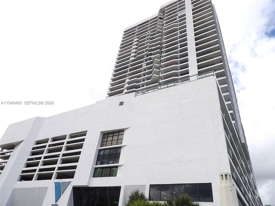1st image of 555 NE 15th St APT 14E