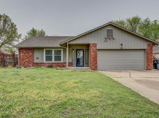 11442 S Emerson Ave, Jenks, OK 74037