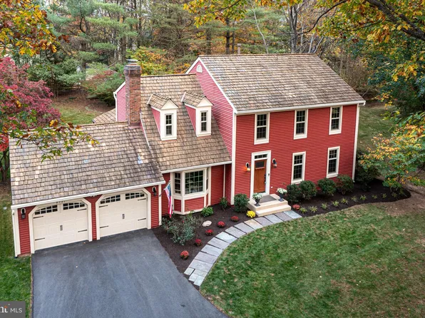9741 Rolling Ridge Dr, Fairfax Station, VA 22039