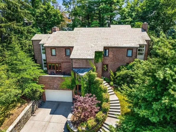 34 Lagrange St, Brookline, MA 02467