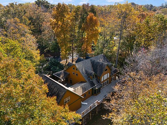 3rd image of 270 Wondering Woods Dr