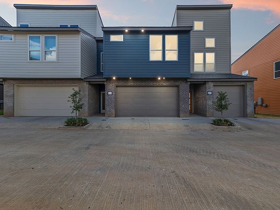 2nd image of 502 Highland Oaks Ln