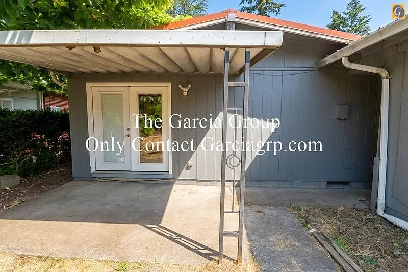2 bed, 1.0 bath, 828 sqft, $1,595 — Photo 2