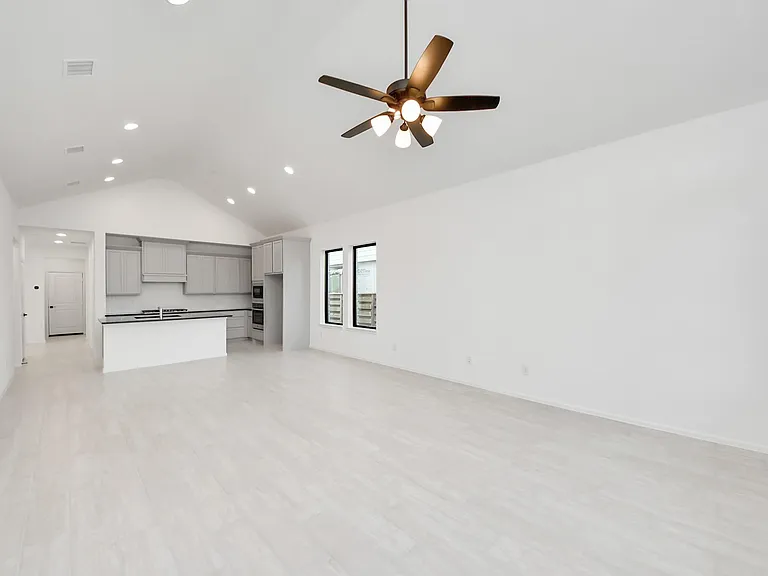 10706 Ursa St — Photo 14