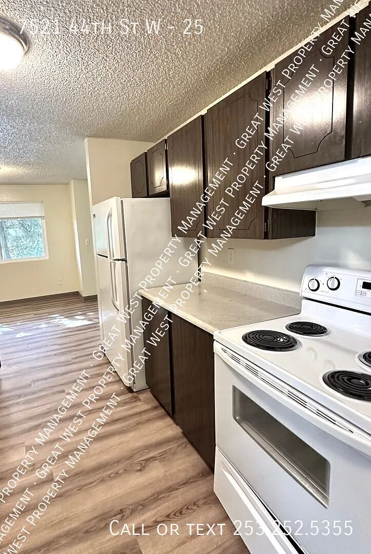 Move In Special- First Month Free Rent! Spacious One Bed Apartment $1,375/Mo. — Photo 4