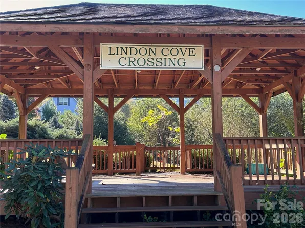 100 S Lindon Cove Rd, Candler, NC 28715