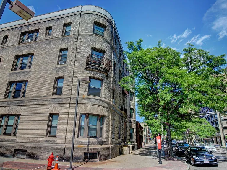 337 Washington St #7 — Photo 1