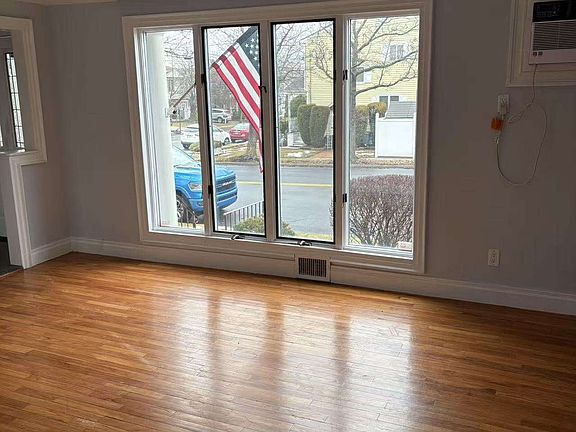 2nd image of 124 Scranton Ave Floor 1