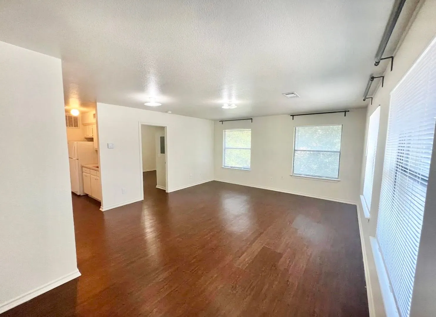 Rose Bud Apartments — Photo 1