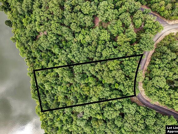 3rd image of 811 Wilderness Dr