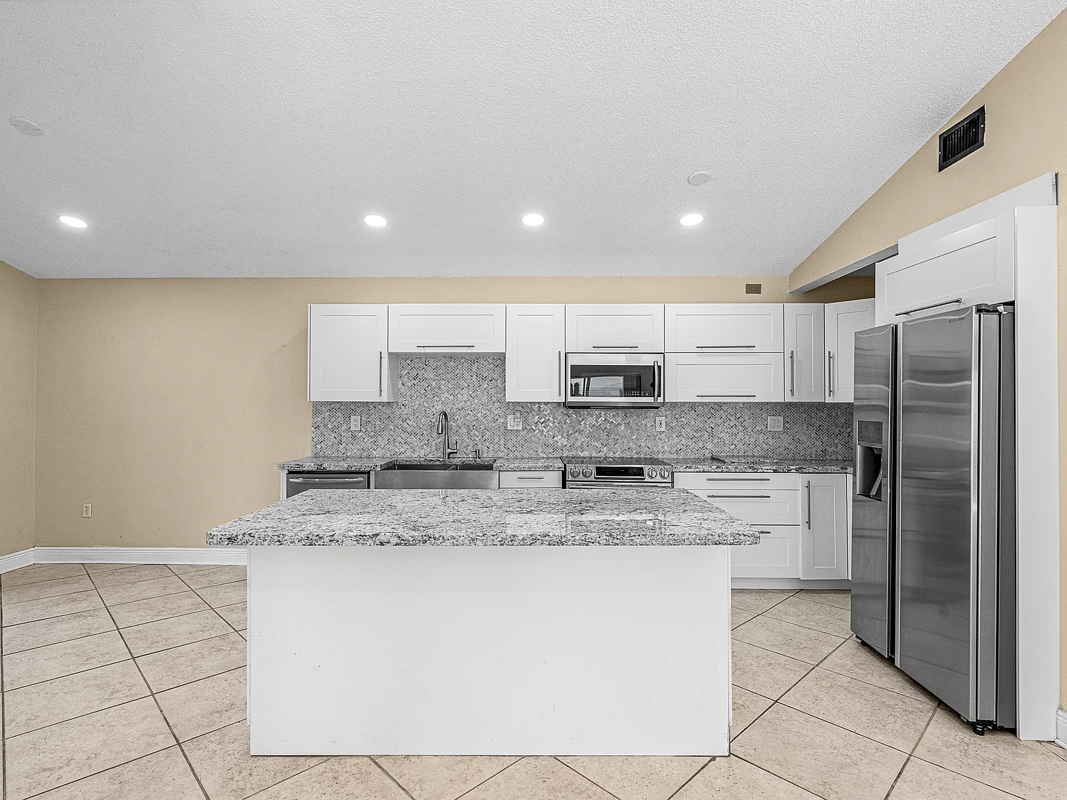 3 bed, 1244 sqft, $3,000 — Photo 4
