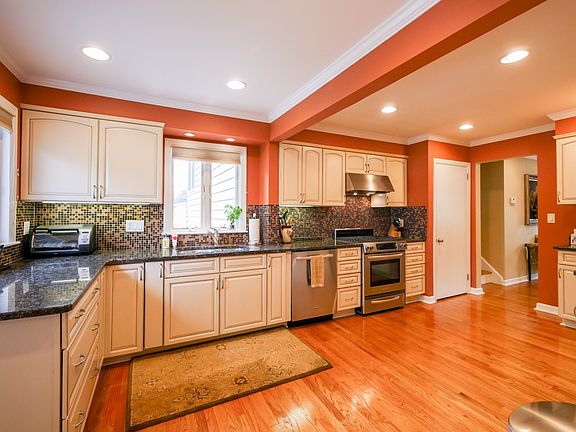 4th image of 437 Cypress Ct