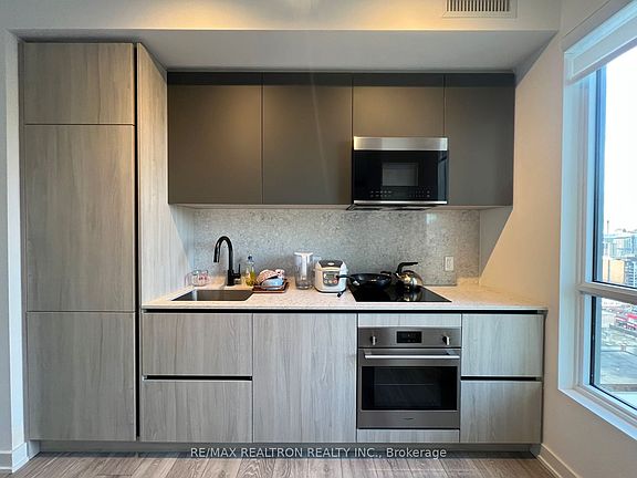 4th image of 108 Peter St #2002
