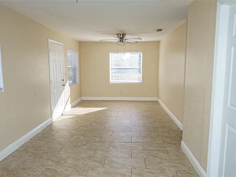 2500 Carver Ave — Photo 14