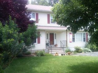 4 Coventry Cir, Flemington, NJ 08822