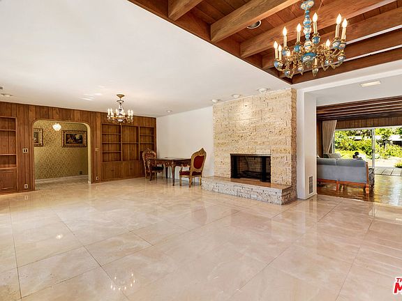 5th image of 608 N Camden Dr