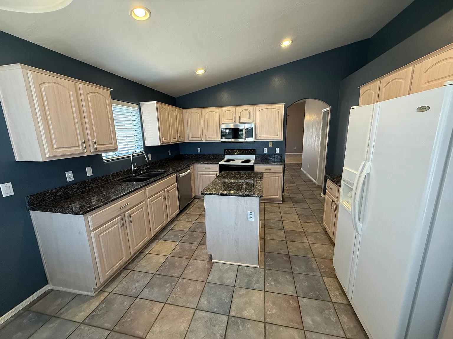 3 bed, 1686 sqft, $2,050 — Photo 4