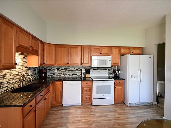 3rd image of 3960 Shelley Dr