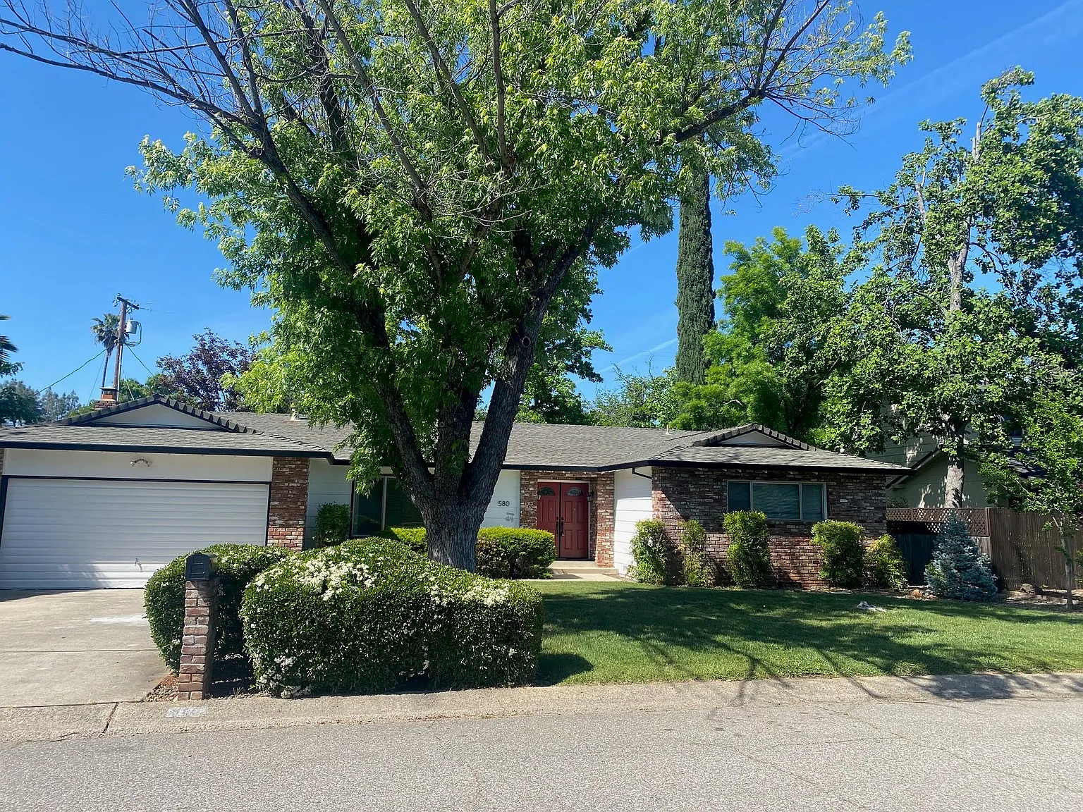 580 Estate St photo 1
