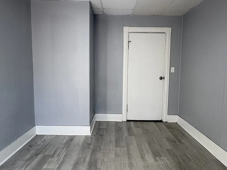 102-104 Knox St #5 — Photo 6