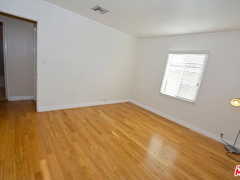 12944 Haynes St — Photo 18
