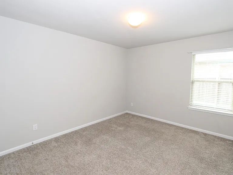 1303 Keaton Ct — Photo 16