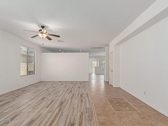 5th image of 43945 W JUNIPER Avenue