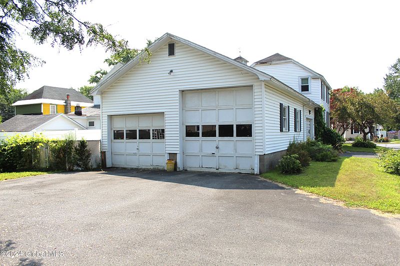 3rd image of 103 Maple Street