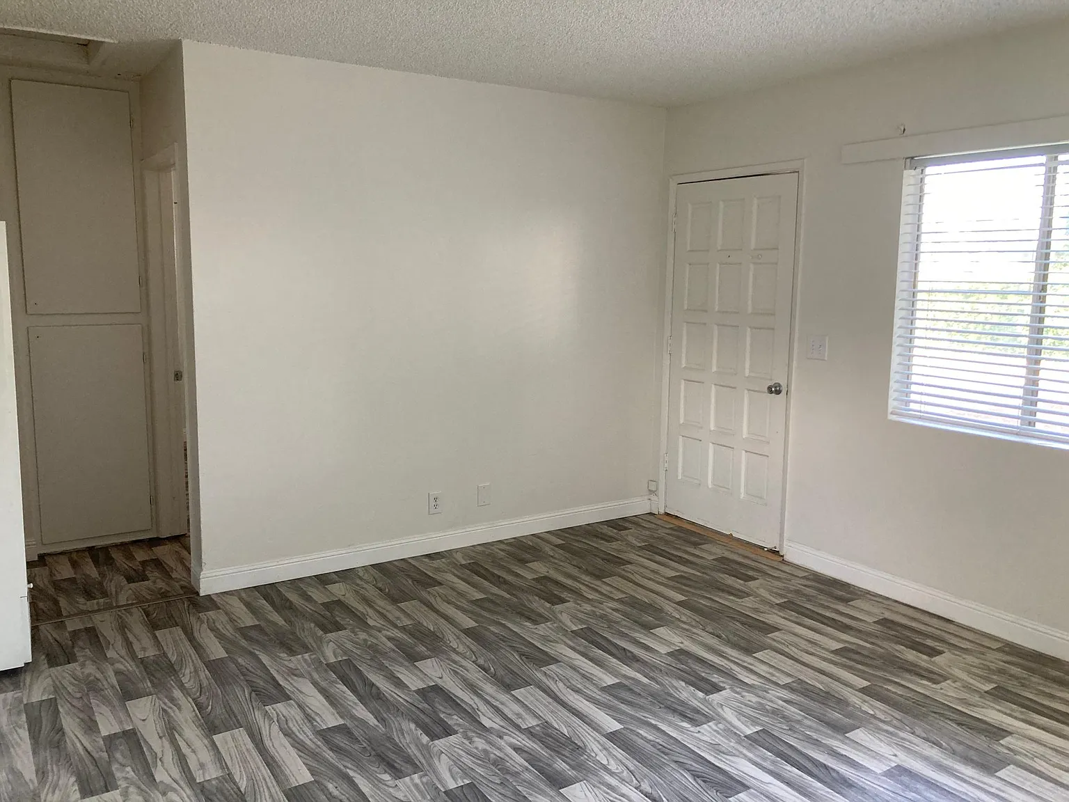 2 bed, 750 sqft, $1,900 — Photo 3
