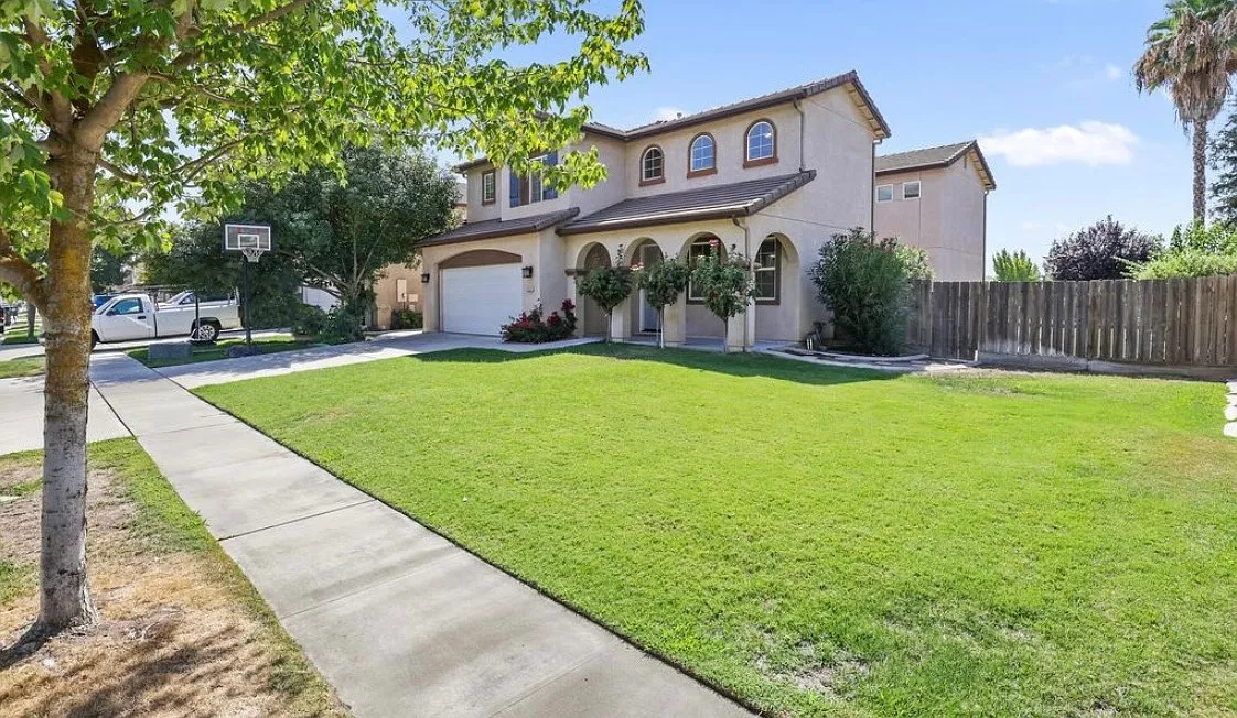 5 bed, 3073 sqft, $2,900 — Photo 1