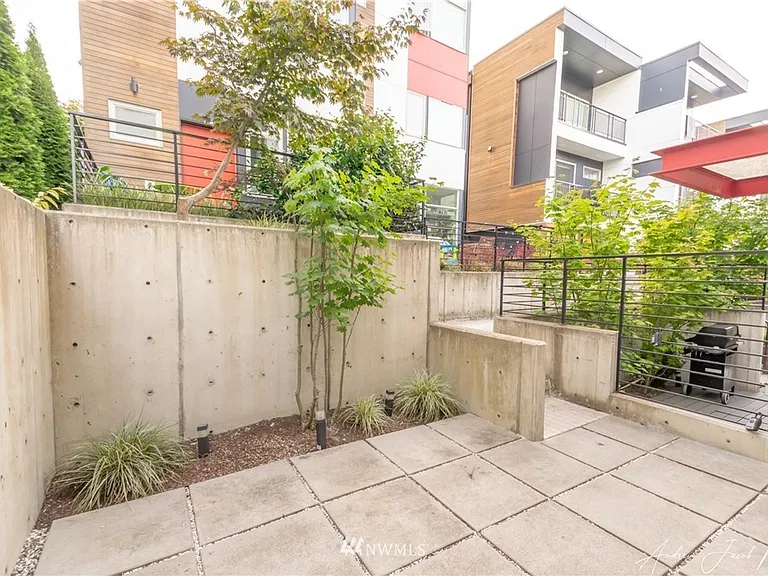 1718 27th Ave #A — Photo 2