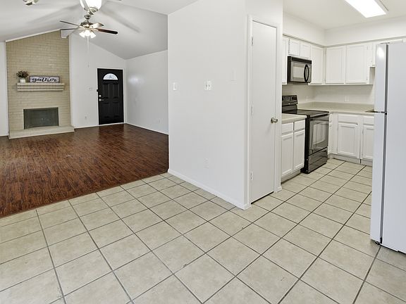 5th image of 3324 Green Ridge St