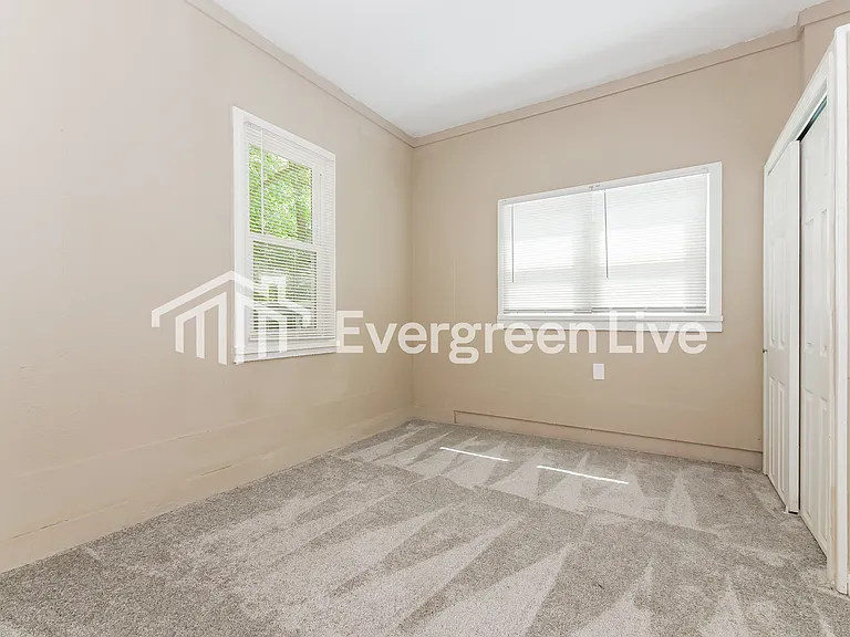 13128 Parker Ave — Photo 12