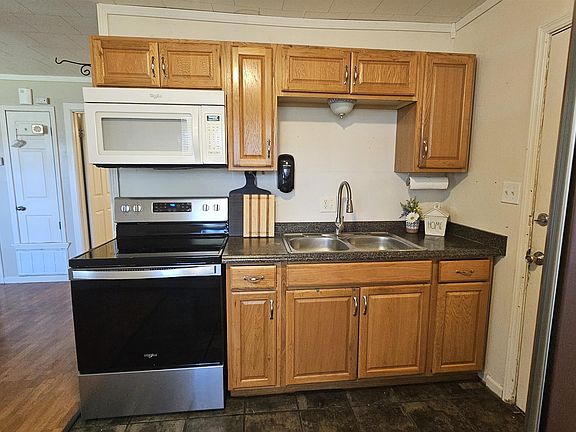 5th image of 212 Jaggers St