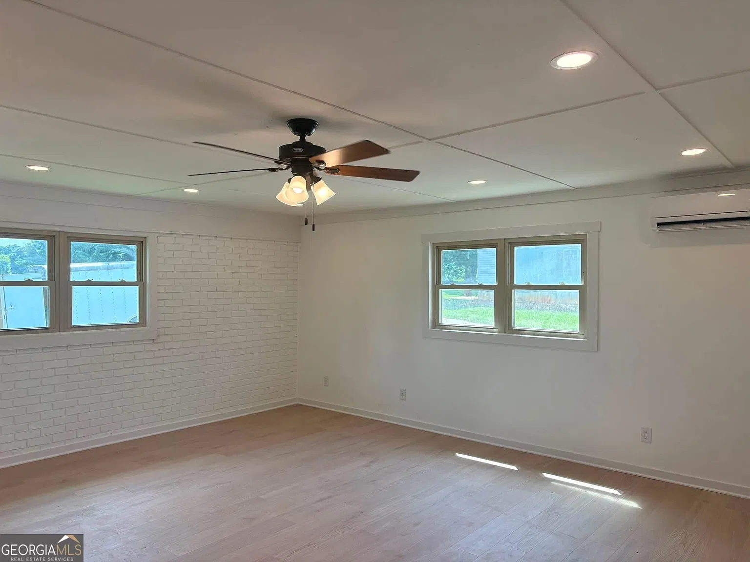 4 bed, 3.0 bath, 1900 sqft, $1,900 — Photo 4