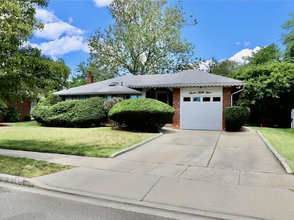 739 Center Drive, North Baldwin, NY 11510