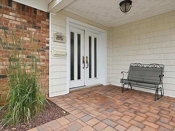 3rd image of 2461 Riviera Lane