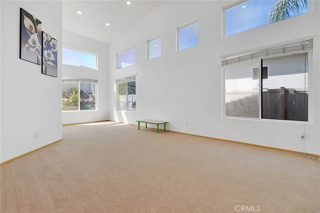 6 bed, 2909 sqft, $4,200 — Photo 4