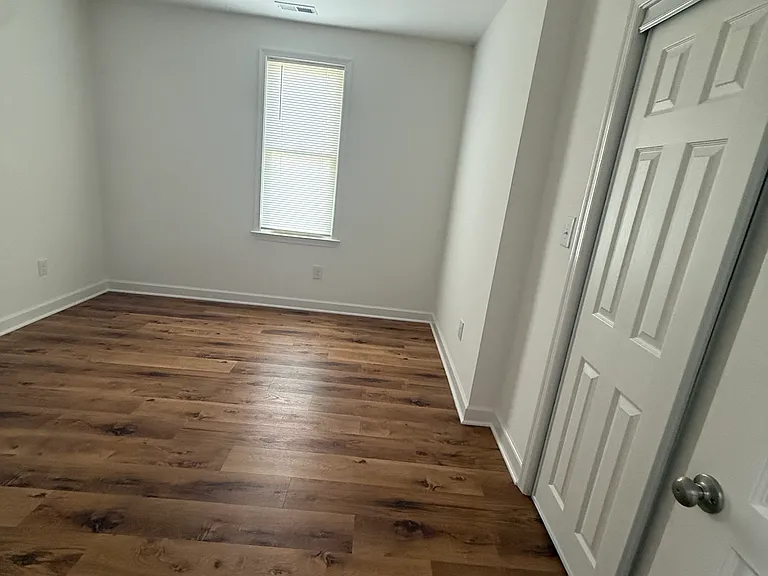 249 E Offutt St — Photo 11