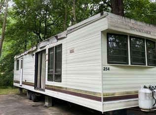 32 Creekview Dr, Cleveland, GA 30528