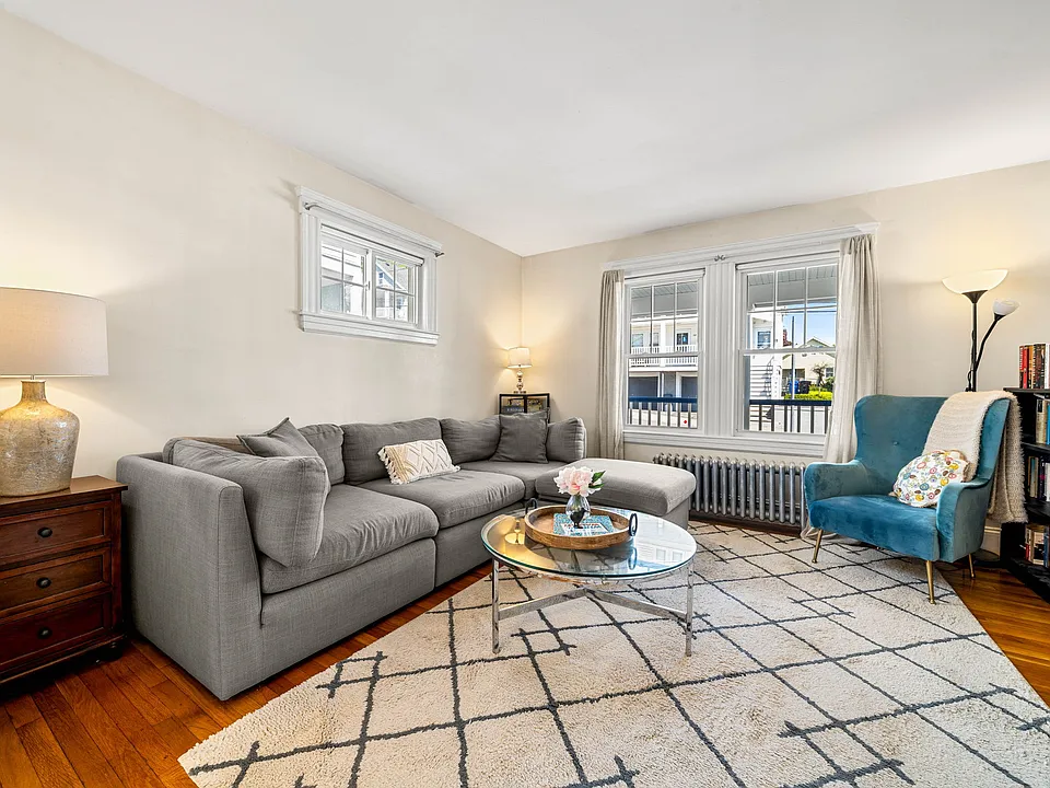 83 Cresthill Rd