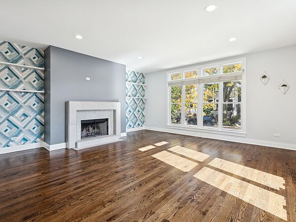2nd image of 1702 N Maplewood Ave