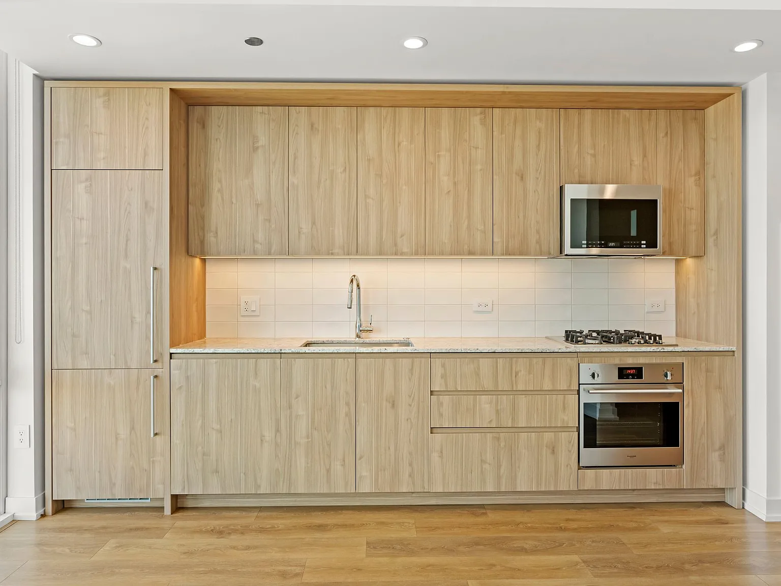 Old Town Convertible One Bedroom - Beautiful Finishes — Photo 2